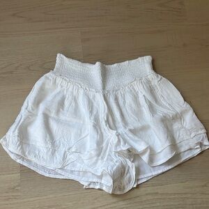 NWOT Hollister White Flowy Shorts Size XS